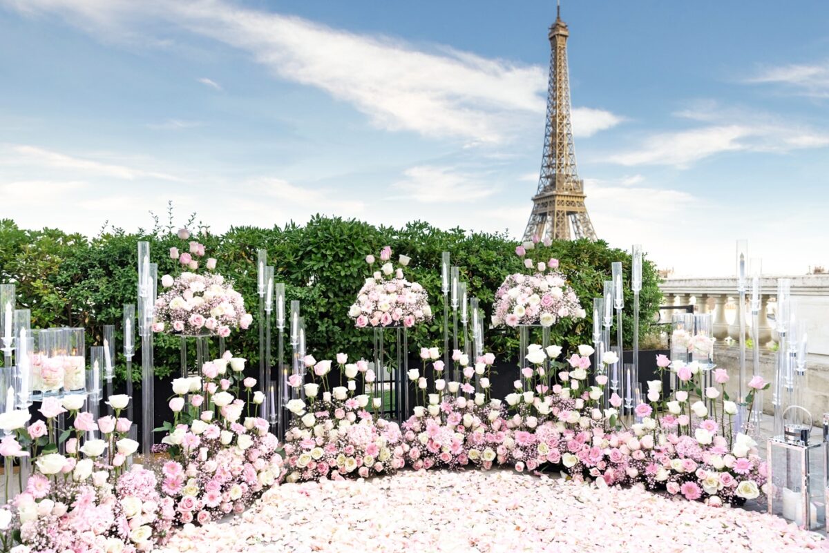 My Princess My Love luxury proposal at Shangri-La Paris. white and pink roses - Master musician