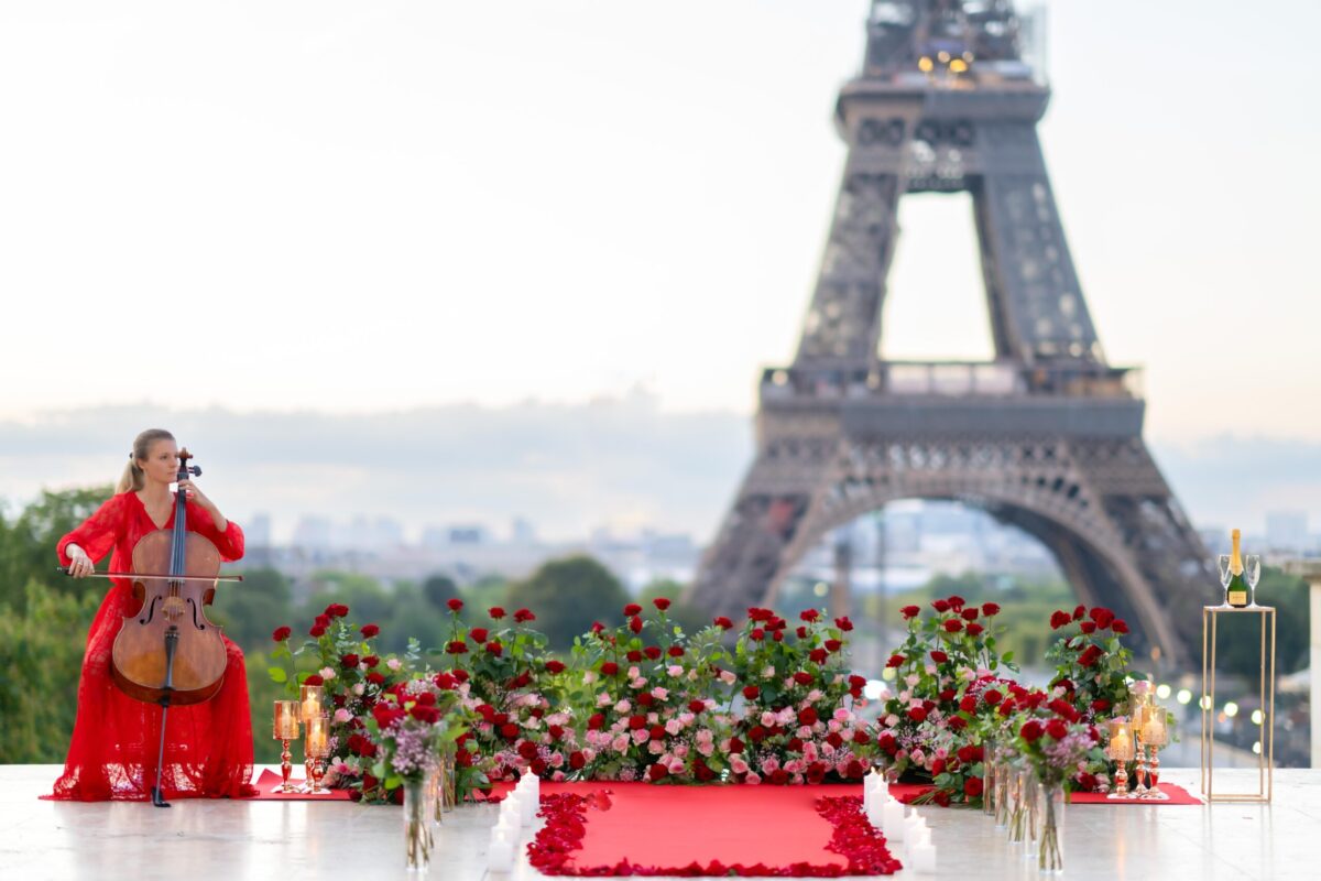 "Incredible Floral Design Proposal at Trocadéro Paris – Master Musician and Champagne"